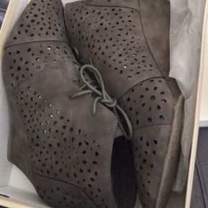 Super cute gray lace up wedges